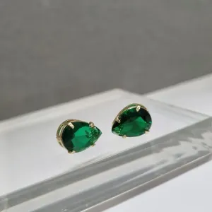 BRINCO OURO GOTA ESMERALDA
