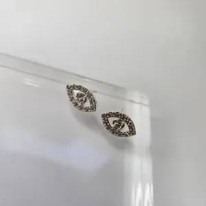 BRINCO PRATA OLHO ZIRC