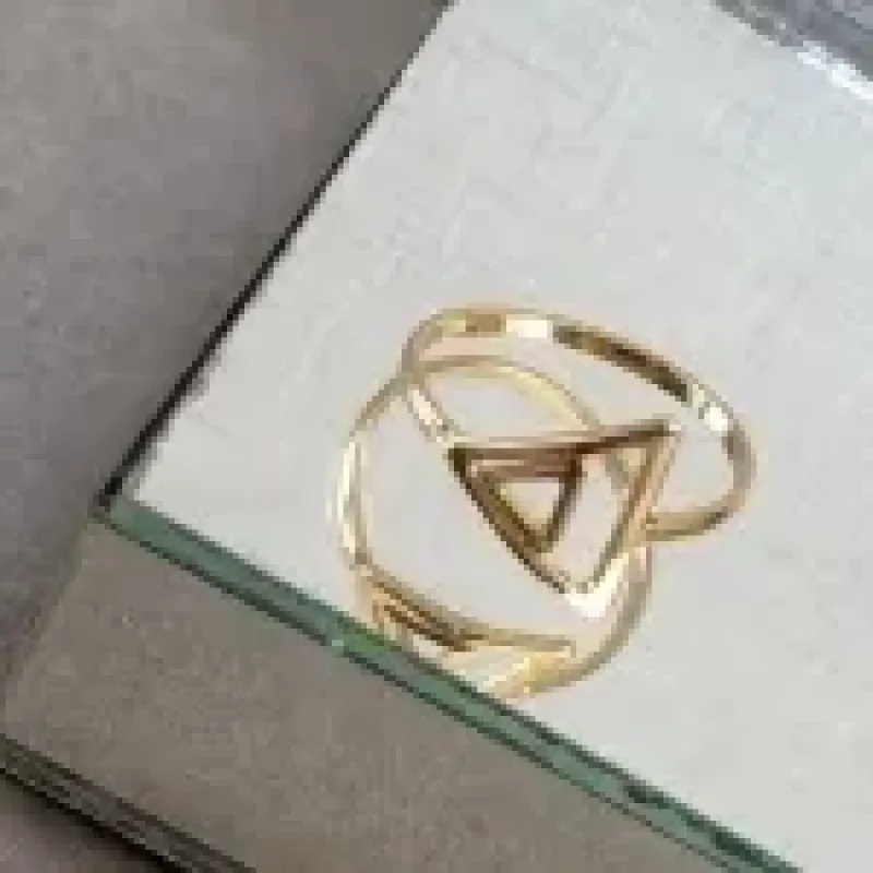 ANEL OURO TRIANGULO
