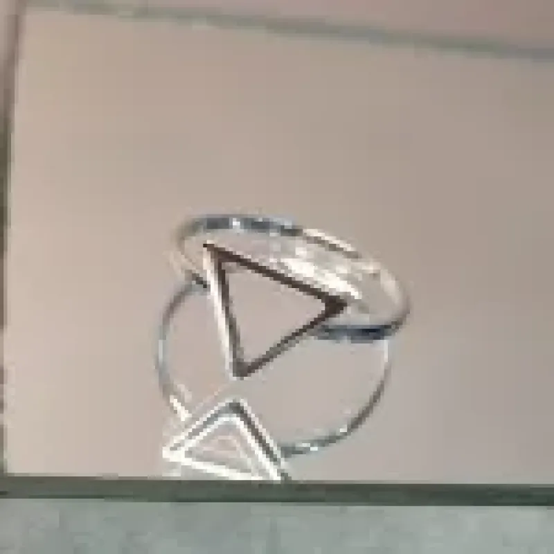 ANEL PRATA TRIANGULO	