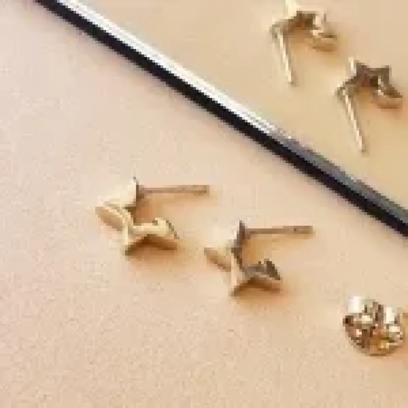 BRINCO OURO ARGOLA ESTRELA P