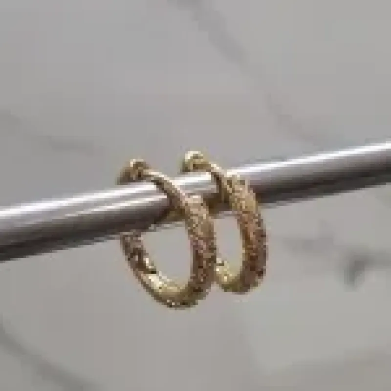 BRINCO OURO ARGOLA TUBO  CRISTAL M	