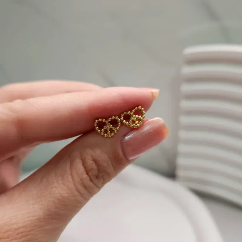 BRINCO OURO CORAÇÃO PAZ E AMOR