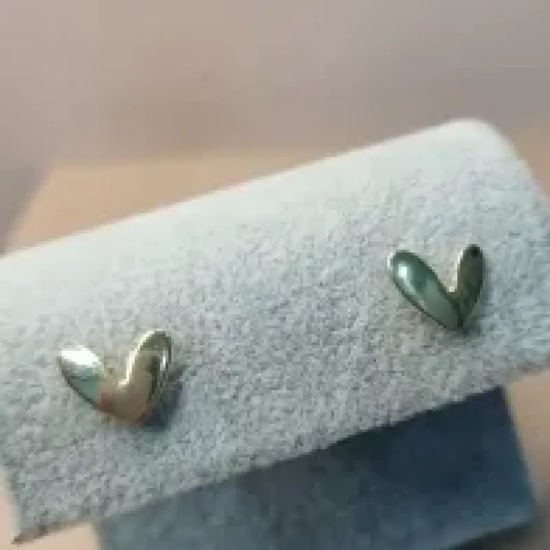BRINCO OURO CORAÇÃO TORTO