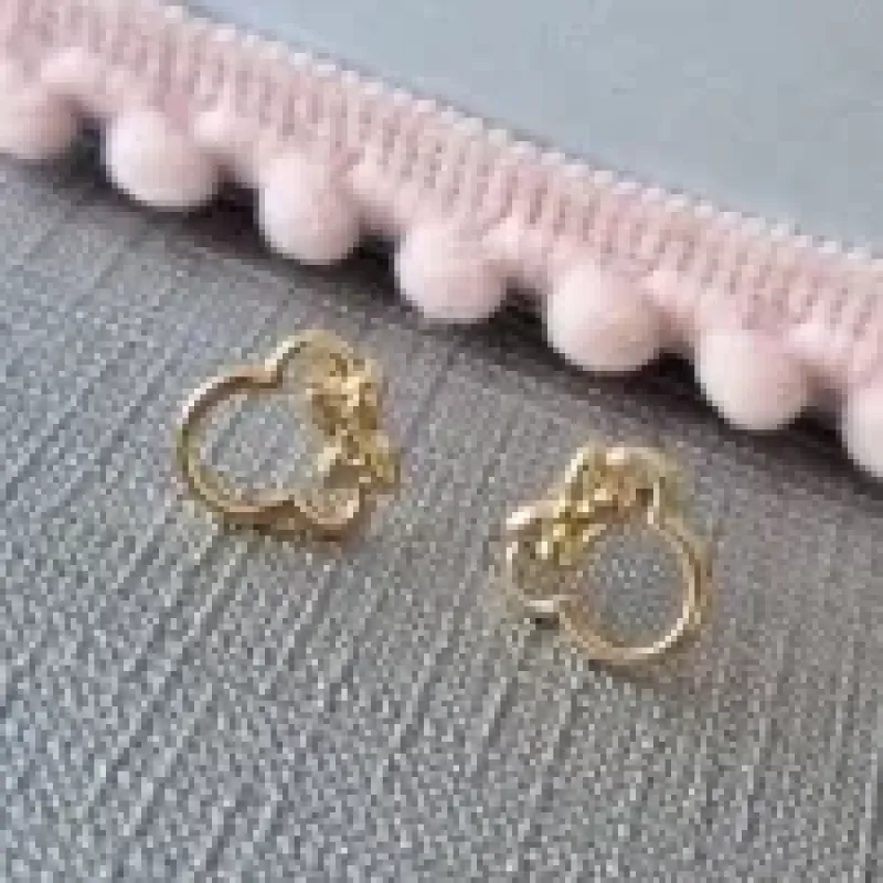 BRINCO OURO MINNIE