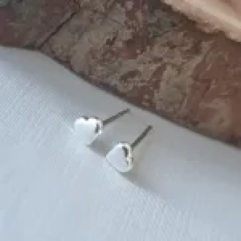 BRINCO PRATA CORAÇÃO CHAPADO P