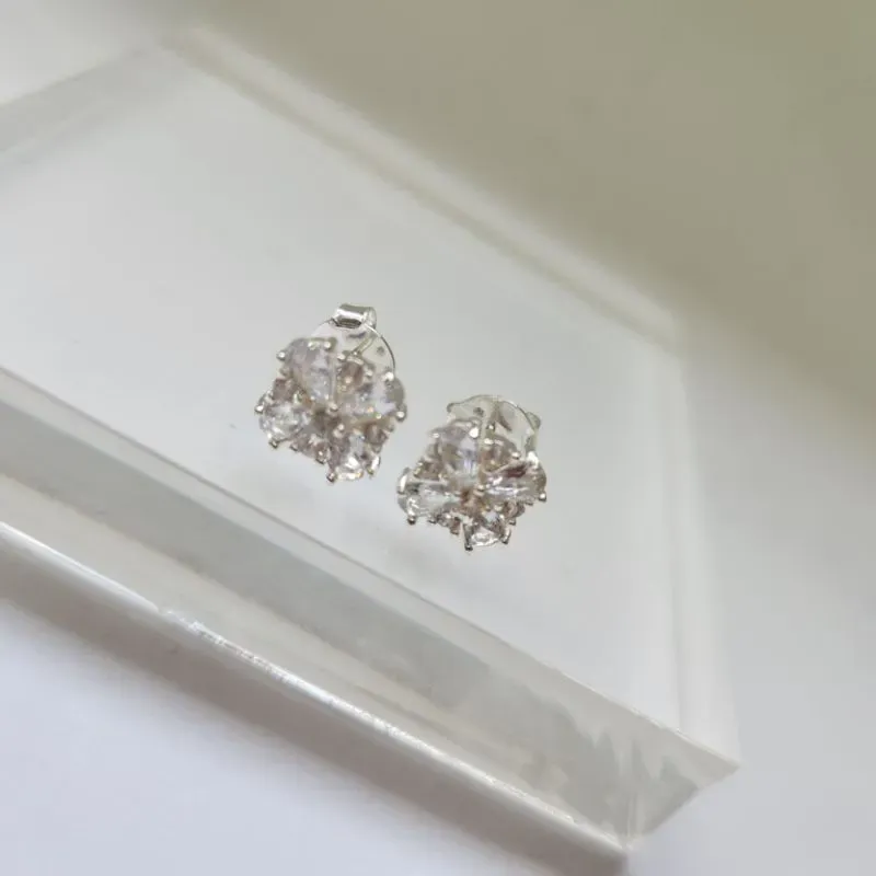 BRINCO PRATA FLOR QUADRADA