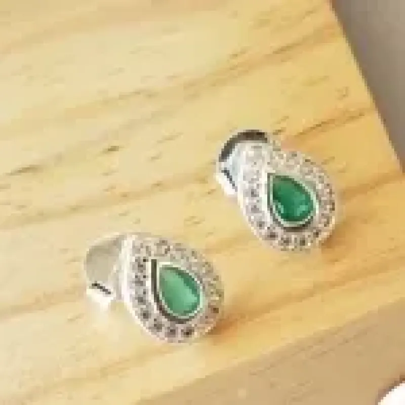 BRINCO PRATA GOTA Z ESMERALDA