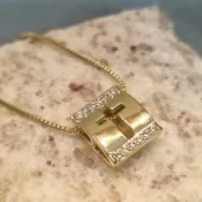COLAR OURO QUADRADO CRUZ	
