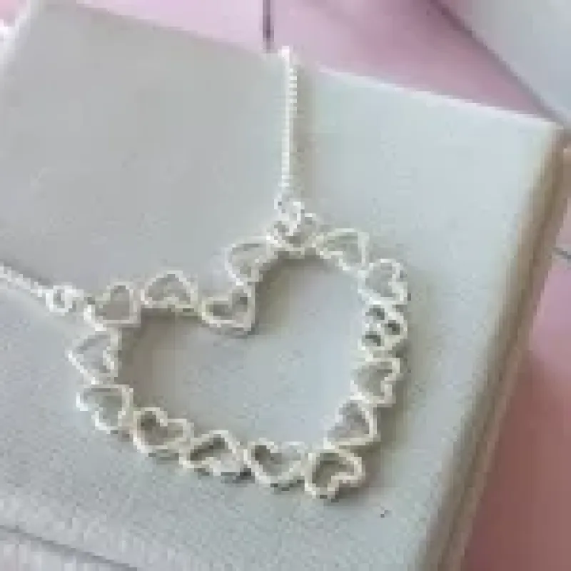 COLAR PRATA CORAÇÕES VAZADOS