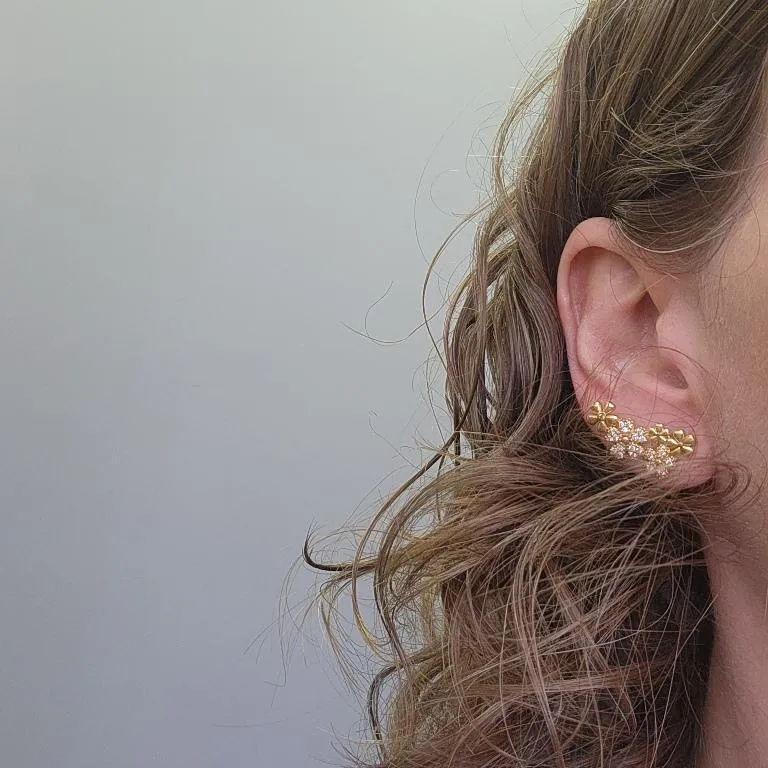 BRINCO OURO EAR CUFF FLORES