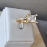 ANEL OURO SOLITÁRIO QUADRADO CRISTAL	