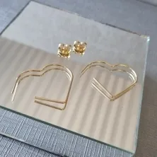 BRINCO OURO ARGOLA CORAÇÃO VETOR