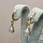 BRINCO OURO ARGOLINHA PÉROLAS	