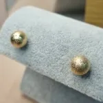 BRINCO OURO BOLA CRAQUELADA G