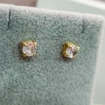 BRINCO OURO CIRCULO P CRISTAL