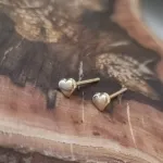 BRINCO OURO CORAÇÃO CHAPADO P