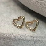 BRINCO OURO CORAÇÃO VAZADO