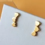 BRINCO OURO EAR CUFF CORAÇÃOES LISO