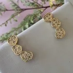 BRINCO OURO EAR CUFF CORAÇÃOES ZIRC