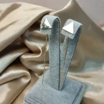BRINCO OURO FIO TRIANGULO	