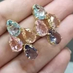 BRINCO OURO LOSANGO GOTA COLOR