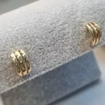 BRINCO OURO MEIA ARGOLA VAZADA	