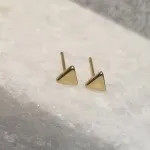 BRINCO OURO TRIANGULO CHAPADO M	