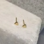 BRINCO OURO TRIANGULO CHAPADO P	