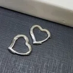 BRINCO PRATA ARGOLA CORAÇÃO P