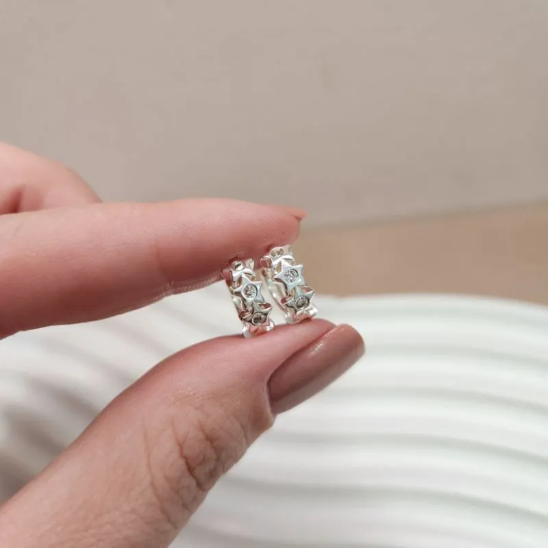 BRINCO PRATA ARGOLA ESTRELAS P