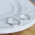 BRINCO PRATA ARGOLA OVAL PONTO LUZ G