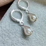 BRINCO PRATA ARGOLA PÉROLA GOTA