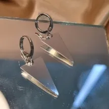 BRINCO PRATA ARGOLA TRIANGULO	