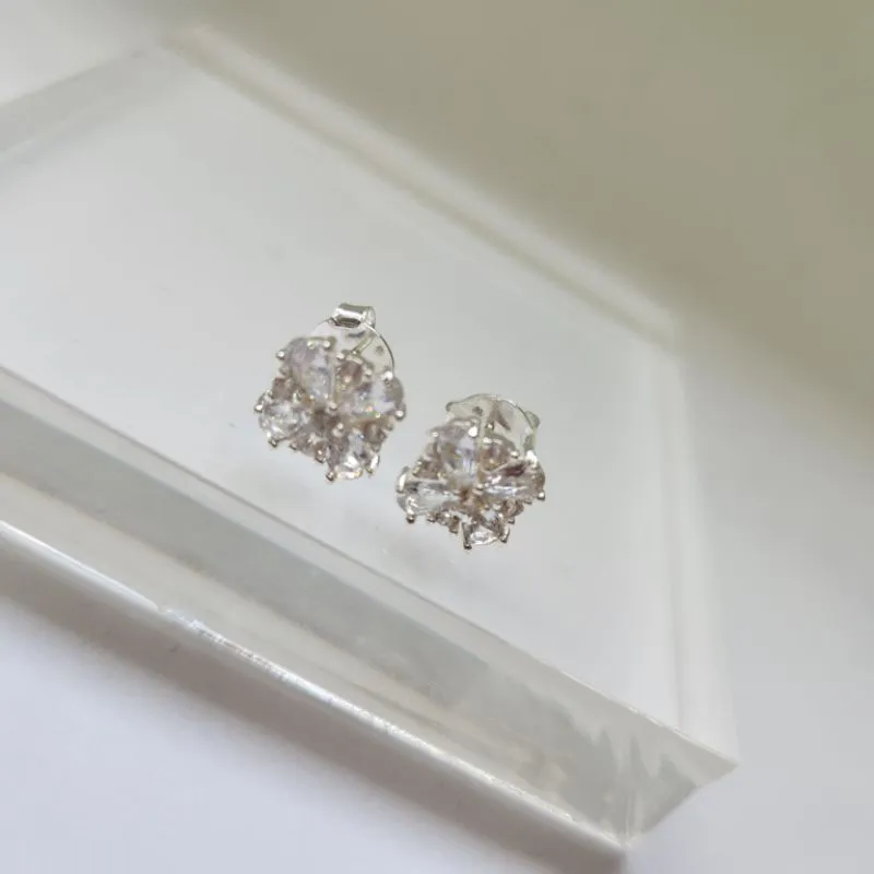 BRINCO PRATA FLOR QUADRADA