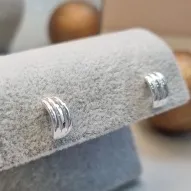 BRINCO PRATA MEIA ARGOLA VAZADA	