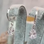 BRINCO PRATA TRANQUETA GOTA BRANCA	