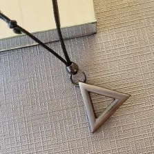 COLAR COURO TRIANGULO AÇO 