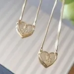 COLAR OURO ESCAPULÁRIO CORA