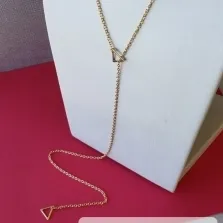 COLAR OURO GRAVATINHA TRIANGULO