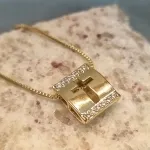 COLAR OURO QUADRADO CRUZ	