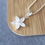 COLAR PRATA FL BRANCA FOSCA