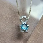COLAR PRATA MENINO AZUL