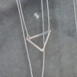 COLAR PRATA TRIANGULO VAZADO	