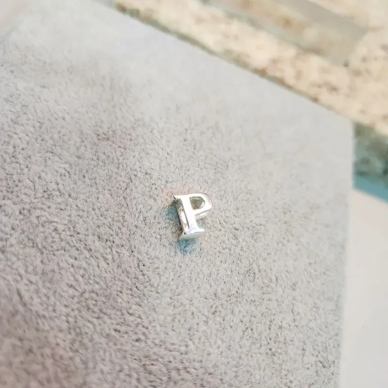 Inicial prata P