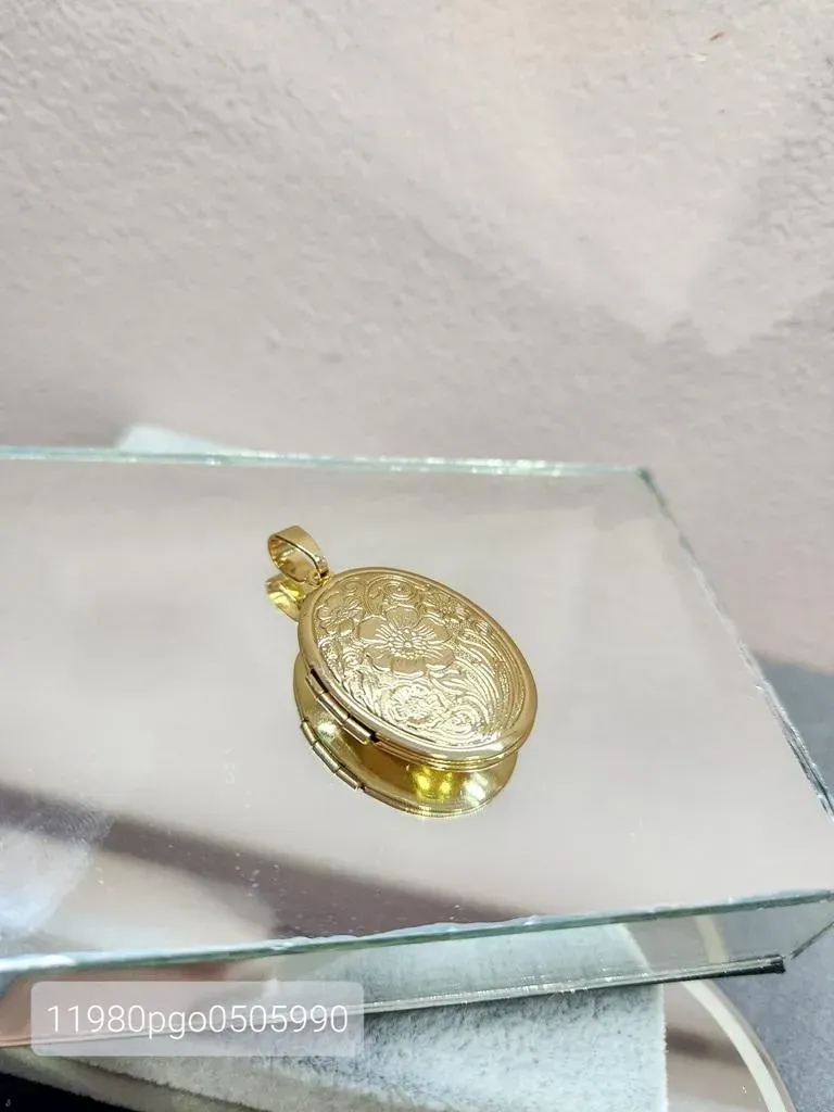 PINGENTE OURO RELICÁRIO OVAL
