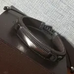 PULSEIRA COURO AÇO PLACA PONTINHOS